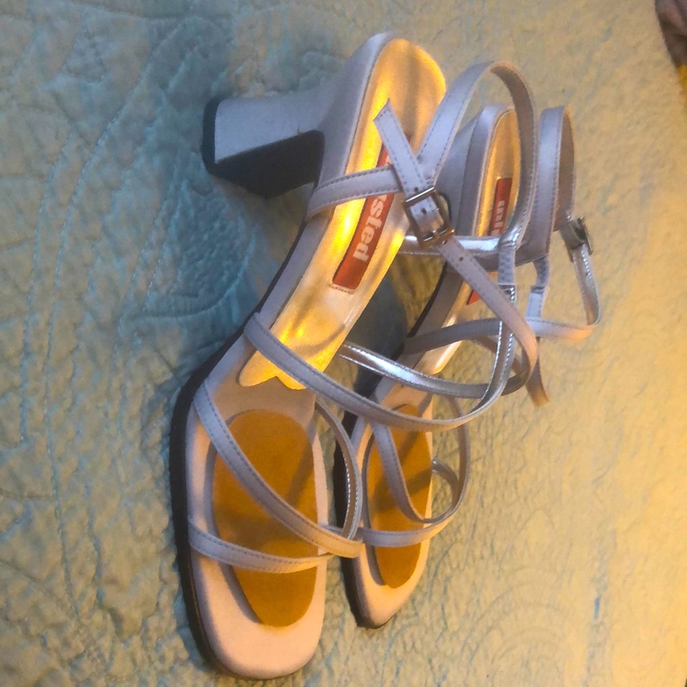 Kenneth Cole Unlisted silver/gray satin strapped heels.